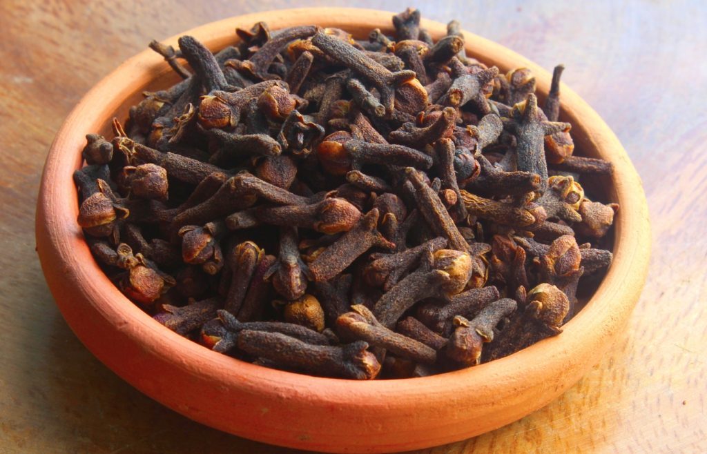 clous de girofle contre mites