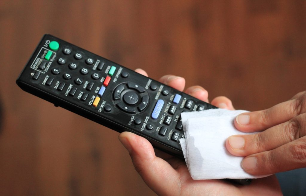 nettoyer télécommande tv