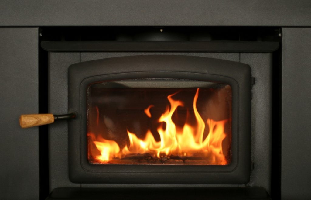 vitre poele a bois comment la nettoyer