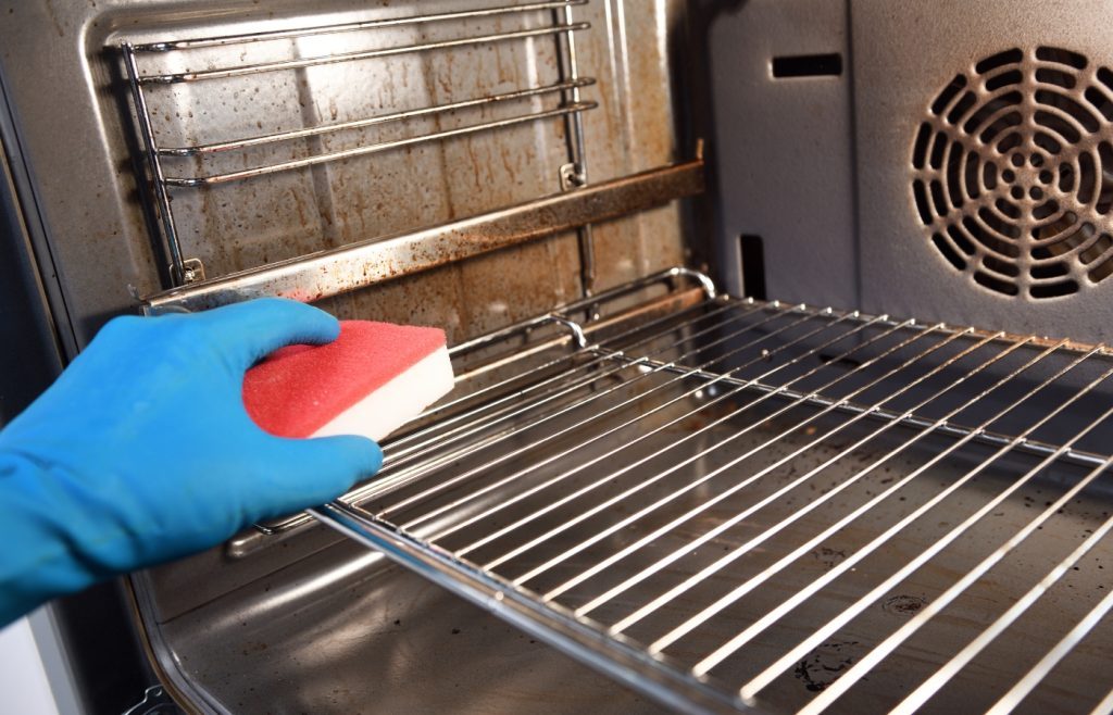 nettoyer grilles de four